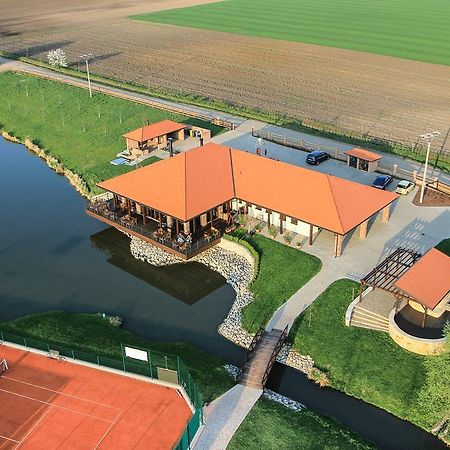 Rooms & Restaurace Na Jitrach Semice Экстерьер фото