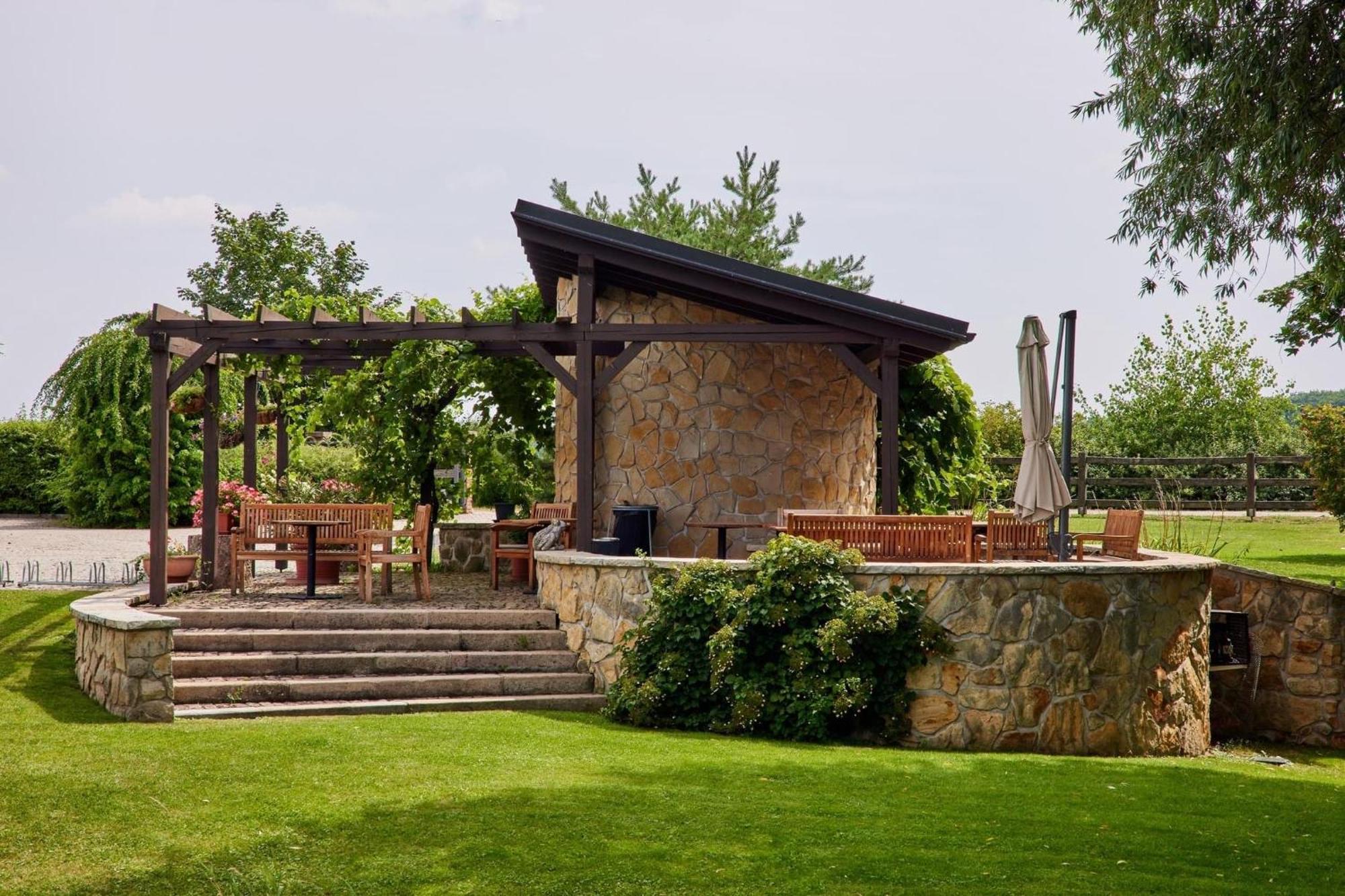 Rooms & Restaurace Na Jitrach Semice Экстерьер фото