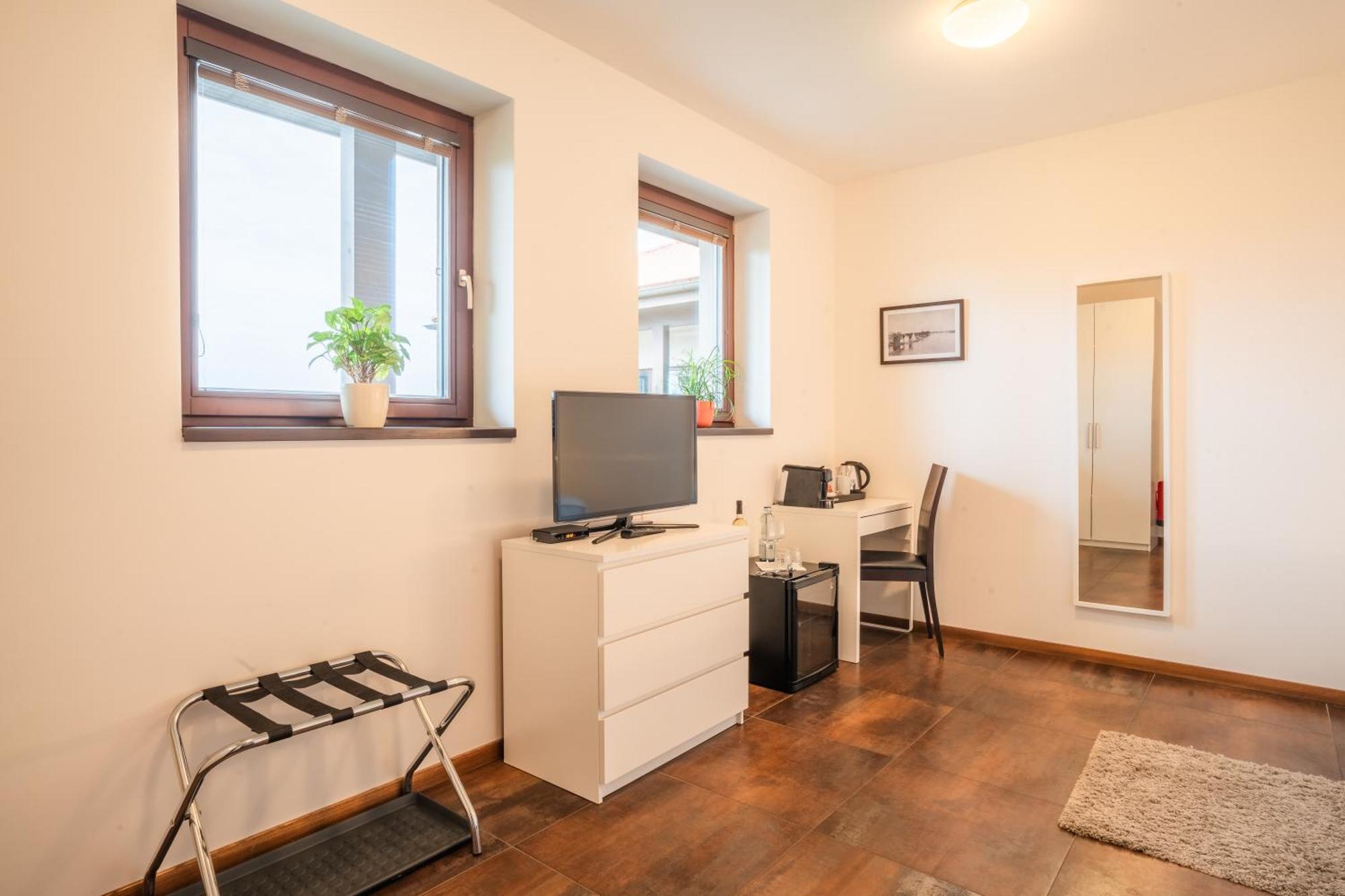 Rooms & Restaurace Na Jitrach Semice Экстерьер фото